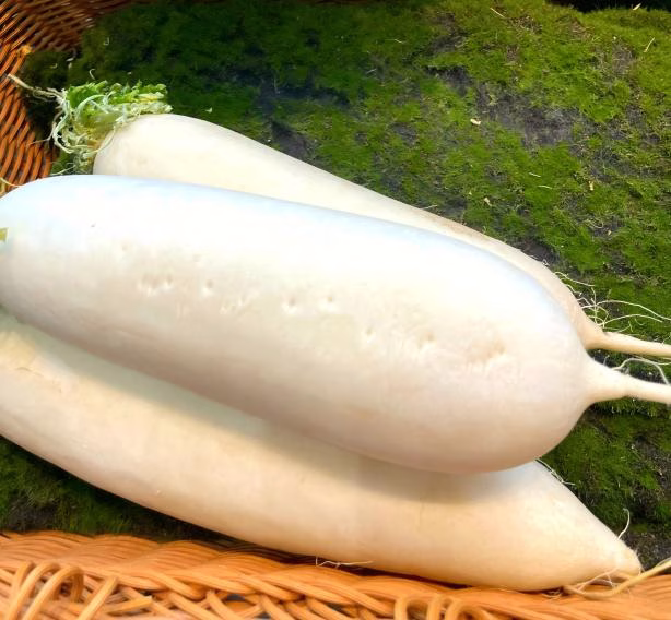 How to quickly peel a white radish?