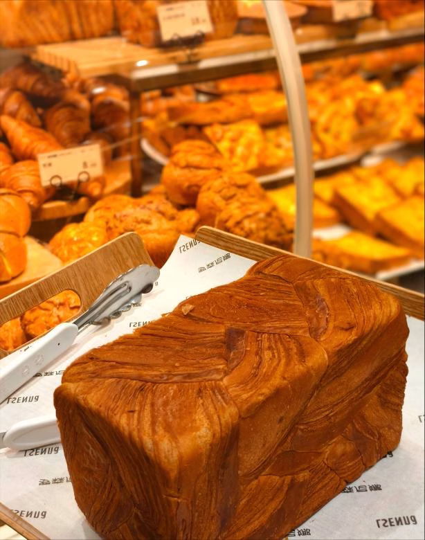 How to slice toast quickly and smoothly?