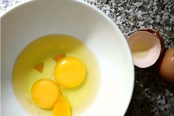 The Fastest Way to Remove Broken Eggshells