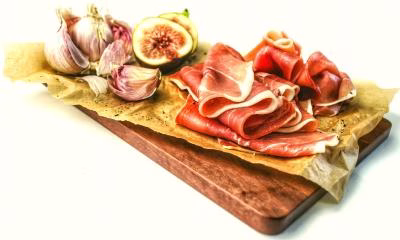 How can you store meat to extend meat shelf life?